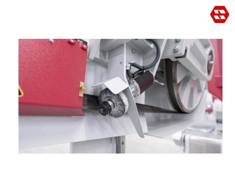 Electrically driven chip brush 11 Electrically driven chip brush 11