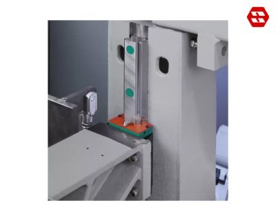 MOTION OF THE SAW HEAD ON LINEAR GUIDES WITH PRELOADED BALL SCREW SLIDES