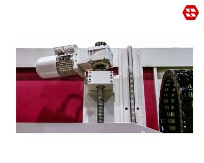 Servo feed system for short non-productive times